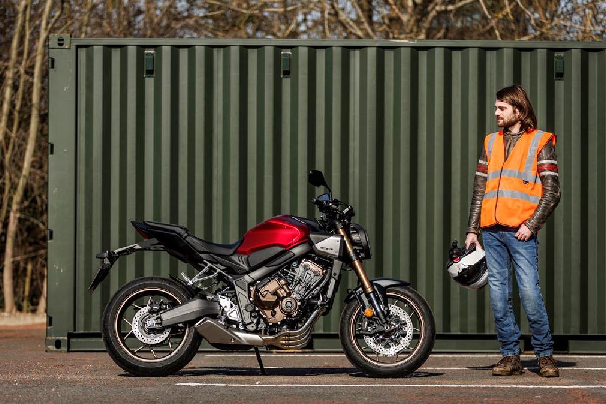 Why CBT Delivery Riders Should Take Their Full License