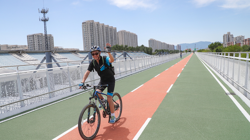 Modern photo of one of Beijing's 'bicycle expressways', with only three users in sight.